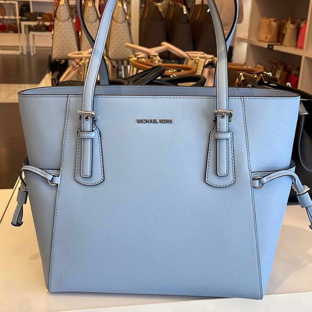 MICHAEL KORS Voyager Large Saffiano Leather EW Tote Shoulder Bag
LIGHT SKY
NWT - Picture 5 of 16
